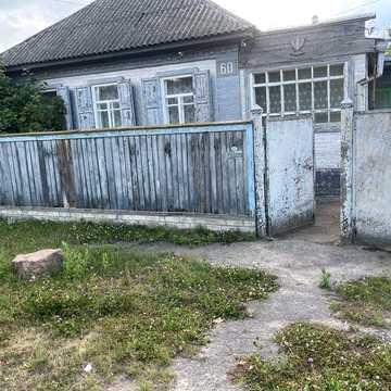 Продається будинок  в районі газово, є комунікації  потрібний  косметичний ремонт запитання по телефону.