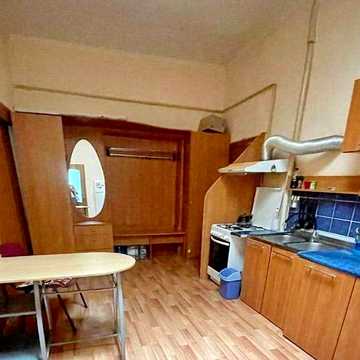 Продается однокомнатная квартира в центре города есть мебель и техника