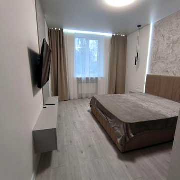 Ціну зменшено!Здам  3 к.кв   75 м.кв  VIP  2/5 п.центр міста (Маяковського)  700  у.о