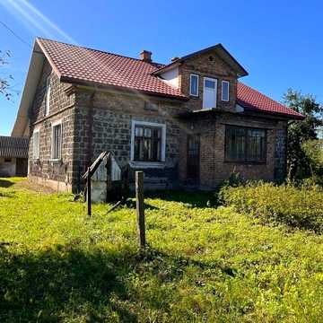 Будинок в селі Муроване