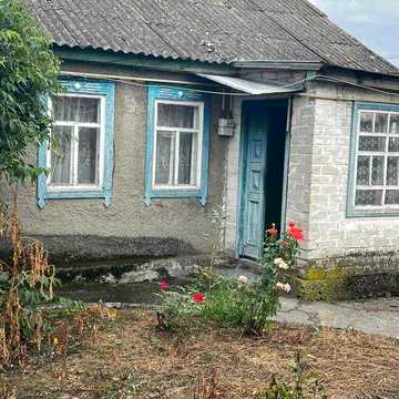 Продам дом в Водяховке с летней кухней и прудом . Участок 25 соток. TB