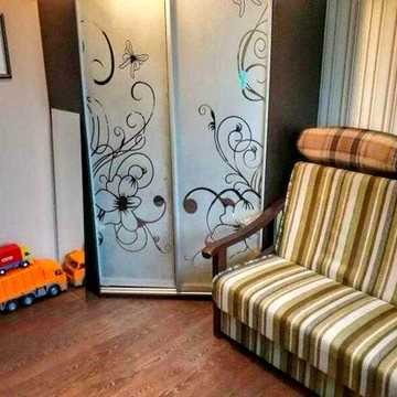Продам гостинку Новобаварський р-н