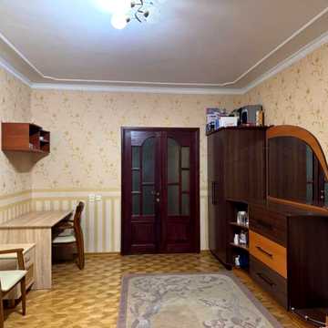 Простора 4 кімнатна квартира