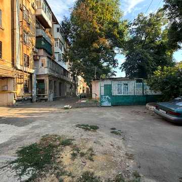 Продам 2-х ком квартиру в Центре. Старобазарный сквер.