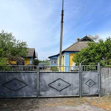 Продається будинок з земельною ділянкою 50 соток