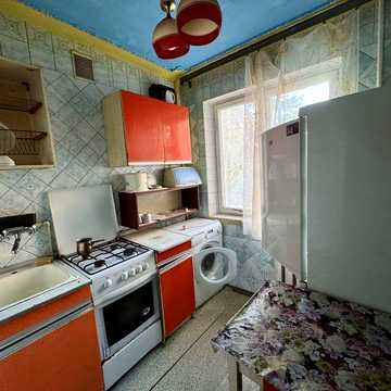 2 к кв на Ньютона. Зараз вільна.