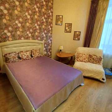 Сдам  1 но  комнатную  квартиру  ЦЕНТР  СОФИЕВСКАЯ