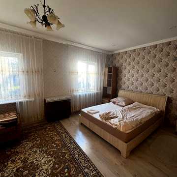 Обмін , Продаж будинку в  центрі Зарічного