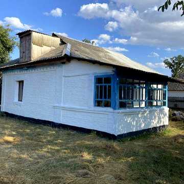 Будинок 187 км від Києва Уманський рн Черкаська обл с. Червоний кут.