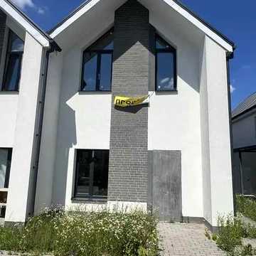 Продам кутовий таунхаус з каміном у Святопетрівському без комісії