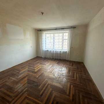 Продам 3 кім квартиру в  центрі вул Каракая можливий продаж під державні прогами постанови ваучери сертифікати