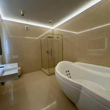 Будинок , особняк в центрі  400 м2  з ремонтом , та гаражами
