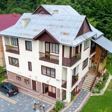 Будинок (садиба) та котедж, земельна ділянка, Яремче біля річки