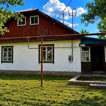Продається будинок , з великою земельною ділянкою, газ, світло, Коростень