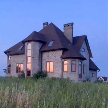 Продаж будинку з ділянкою 25 соток у Чагрі.