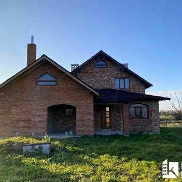 Продається будинок за найнижчою ціною з частковим ремонтом