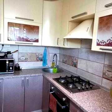 Продам 2 комн квартиру р-н м Левада (Гагарина), Holiday, 4/9 с капит ремонтом, меб, техн.