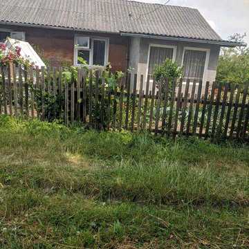 Продається житловий будинок з двома земельними ділянками с.Завадка