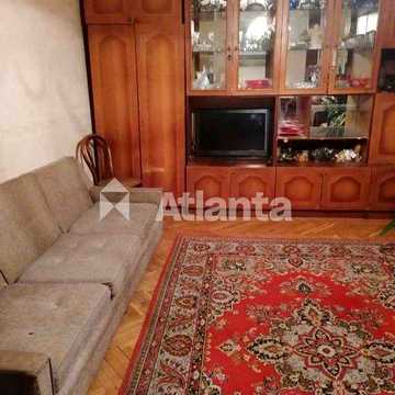 Продається простора 3-кімнатна квартира у зручній локації.