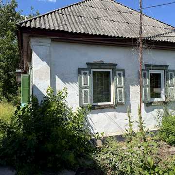 Будинок у селищі Ладан