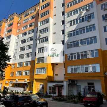 Продам 2-кімнатну простору квартиру у центрі міста