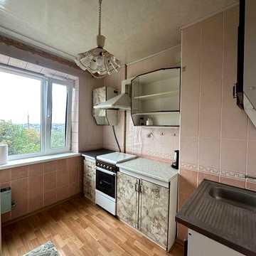 Сади 1 поруч зупинка вільна гарний стан