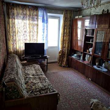 ШУМЕНСКИЙ, 2  Комнт.кв. 4/5.  Цена 12500$