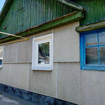 Продам будинок на 2 ходи , потребує ремонту.Можливий торг.
