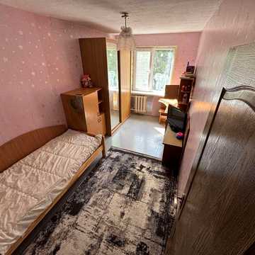 Відрадний 38а. Солом'янський р-н. Велику Трикімнатну кв. Продам.