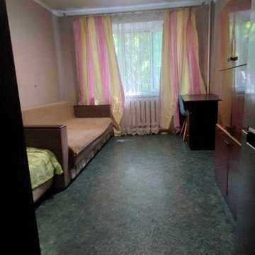 Продаю кімнату в гуртожитку на Черемушках.