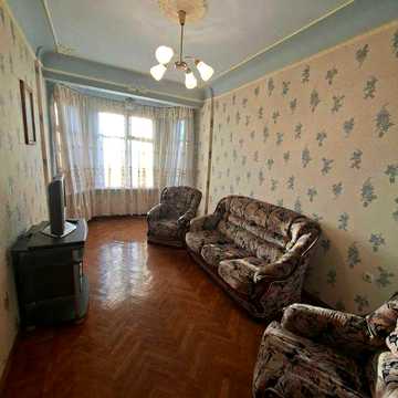Продам 3-к.квартиру, Центр, площадь Небесной Сотни (бывшая Руднева)