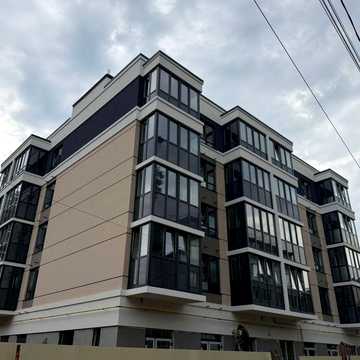 Продам квартиру в центрі міста на 2 поверсі в готовому будинку з газом