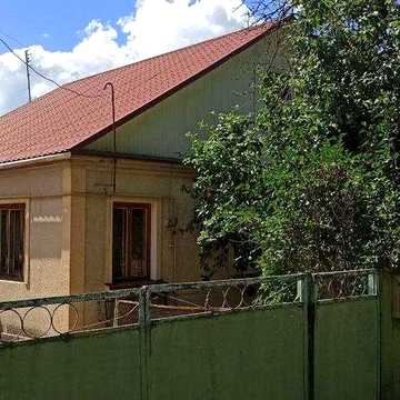 Будинок в центральному парку міста