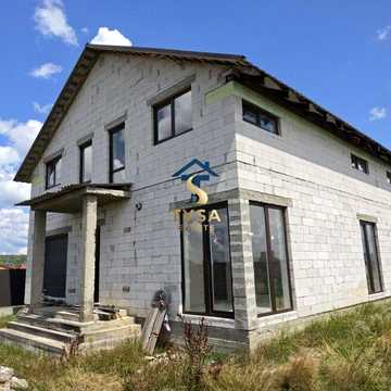 Ідеальний простір: новий сучасний будинок на 250 м² у місті Тячів.