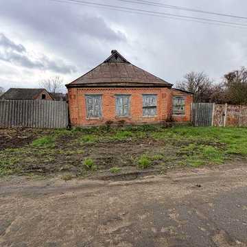 Продам домом под ремонт или снос  с участок 16 соток  в г.Змиев (центральная часть города)
