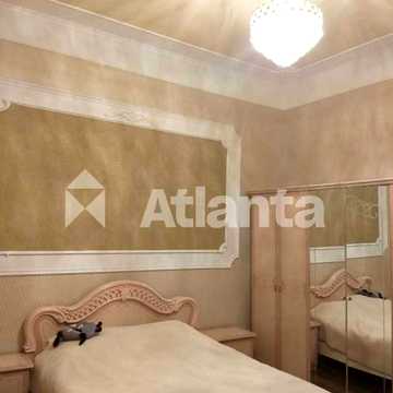 Предлагается к продаже двухуровневая квартира в Центре.