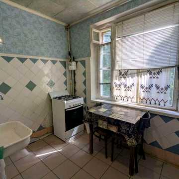 Продам 2 комнатную квартиру возле метроу