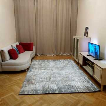 здається трьохкімнатна  квартира в центрі
