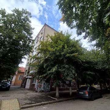 Продам 2-кімнатну квартиру в центрі міста на Паученка