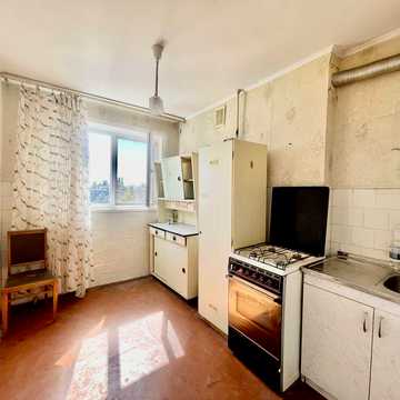 Продам трикімнатну квартиру на Електронній!