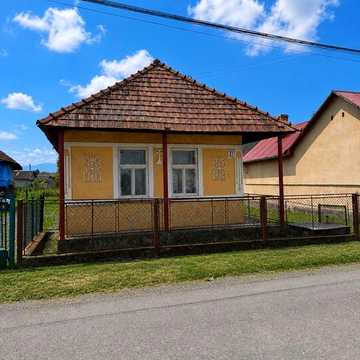 Продам затишний будинок з великою ділянкою у с. Дубриничі