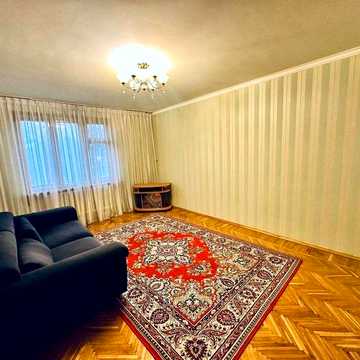 Продам трехкомнатную квартиру на Заболотного. Программы!