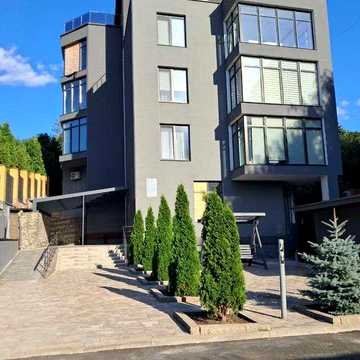 Продаж: 2-к квартира . Клубний   заселений будинок біля парку. Тихо, зручно.  Без%
