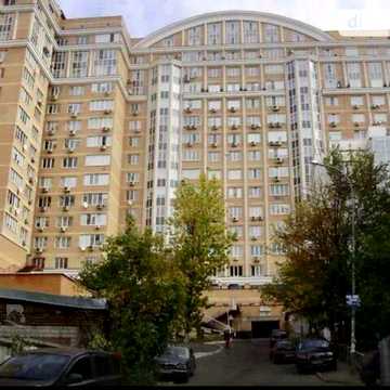 Продаж 3к квартира 125 м2 у центрі біля метро Олімпійська без ремонту низький поверх 2006 рік побудови монолітно-каркасний є паркінг