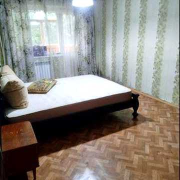 Продам 3 к.кв. р- н Аэропорта 2/5, с раздельными комнатами.