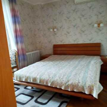 Сдам 3 ком кв Французский бульвар 16 .