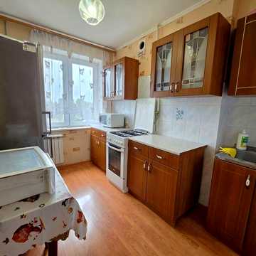 Продаётся 2-комнатная квартира на Восходе, по ул. Соборности, 49А.