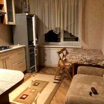 Центр новобудова парковка у дворі