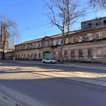 Предлагаю трёхкомнатную квартиру на Молдованке. Метраж Цена можно под офис. Есть гараж.