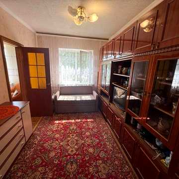 Продається двокімнатна квартира в с.Великополовецьке.